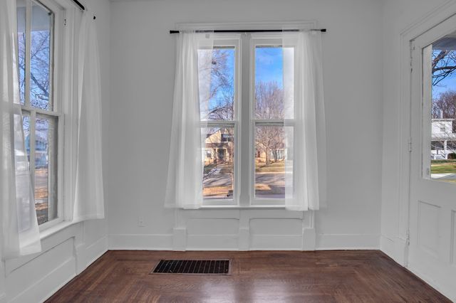 303 E 3rd St, Newton, KS 67114