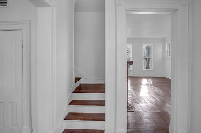 303 E 3rd St, Newton, KS 67114