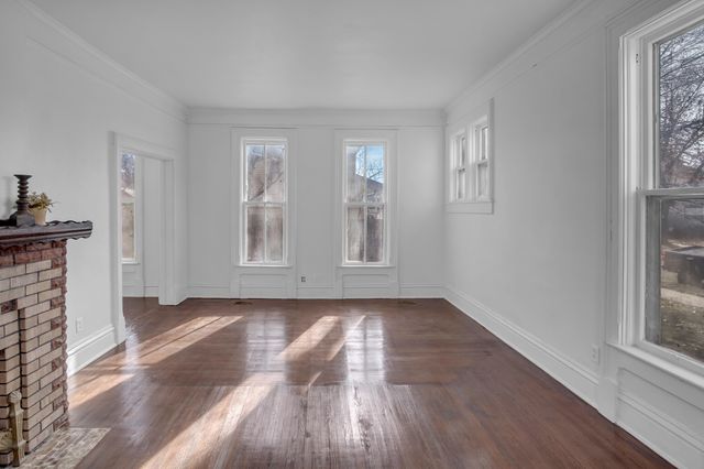 303 E 3rd St, Newton, KS 67114