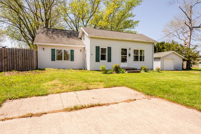 500 Sherwood Street, Three Oaks, MI 49128