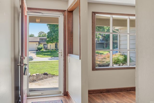 6711 Rockingham Drive, Fort Wayne, IN 46835