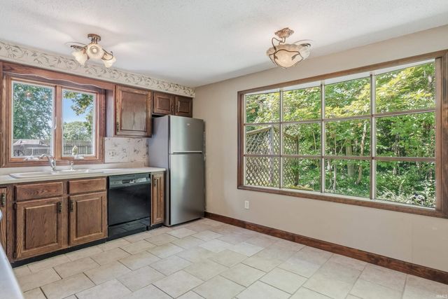 6711 Rockingham Drive, Fort Wayne, IN 46835