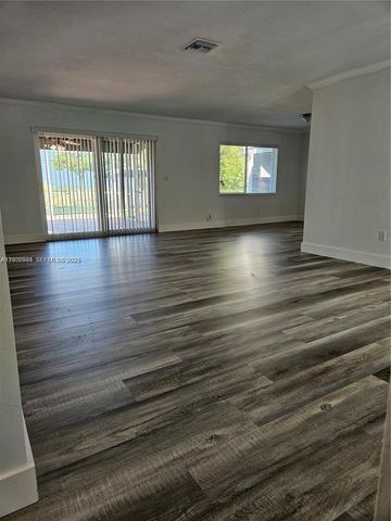 10050 Broad Channel Dr, Cutler Bay, FL 33157