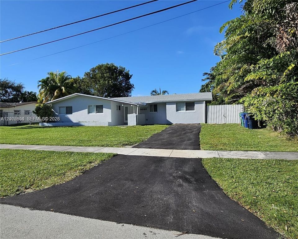 10050 Broad Channel Dr, Cutler Bay, FL 33157