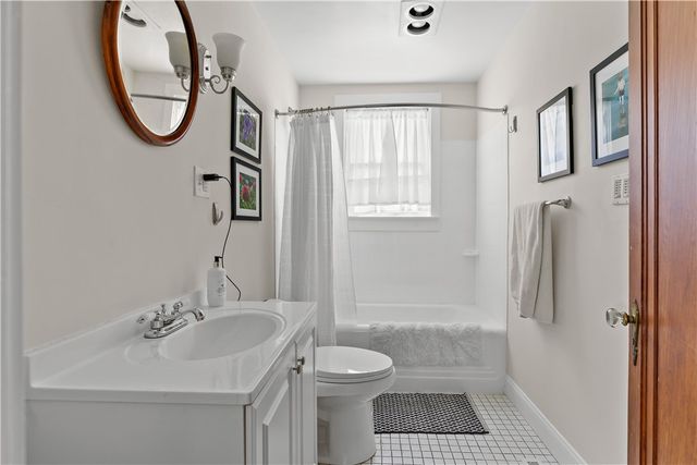 123 Beacon Street, Middletown, RI 02842