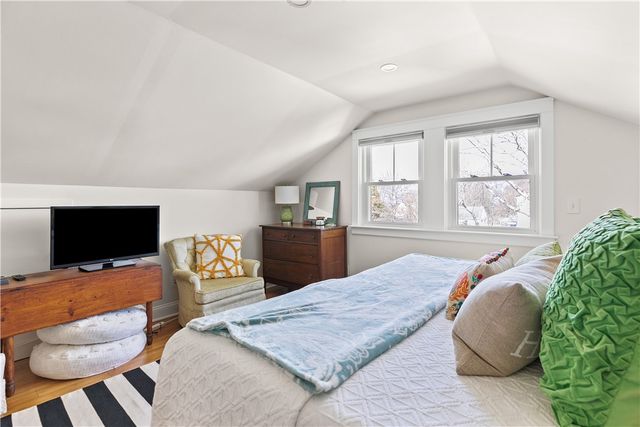 123 Beacon Street, Middletown, RI 02842
