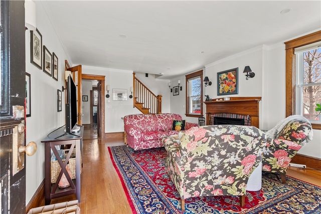 123 Beacon Street, Middletown, RI 02842