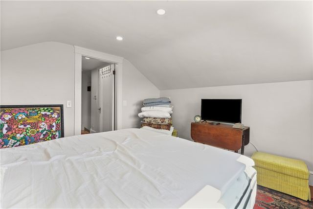 123 Beacon Street, Middletown, RI 02842