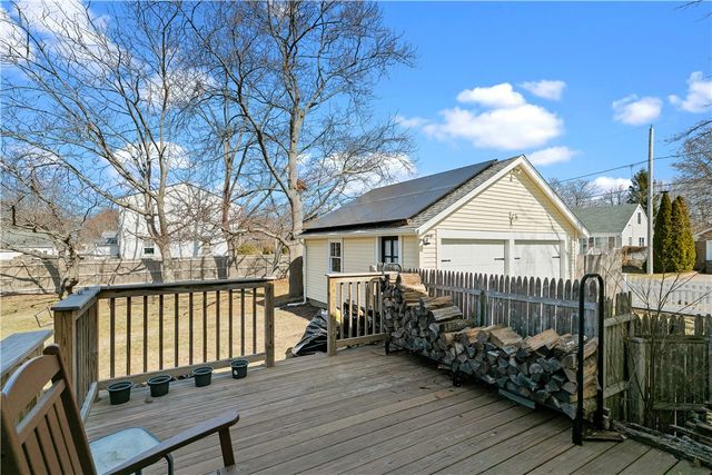 123 Beacon Street, Middletown, RI 02842