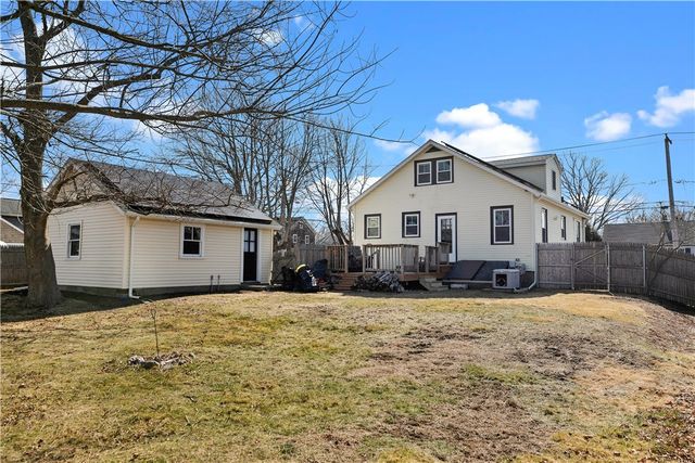 123 Beacon Street, Middletown, RI 02842