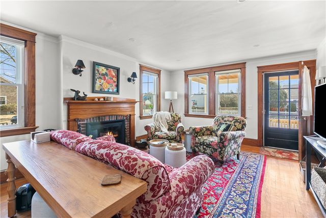 123 Beacon Street, Middletown, RI 02842