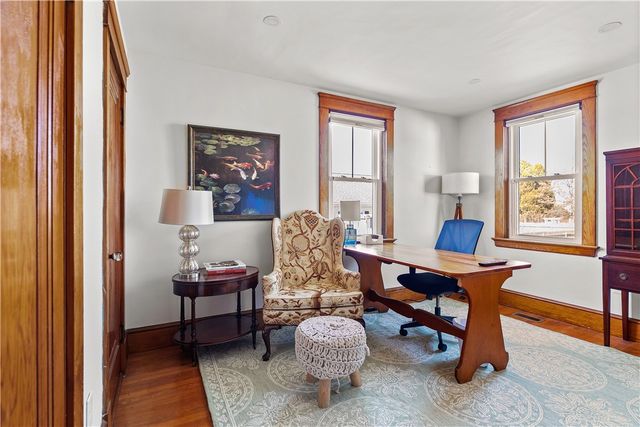 123 Beacon Street, Middletown, RI 02842