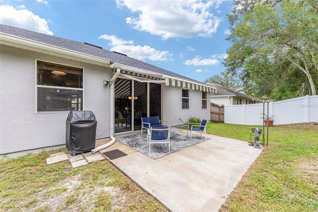 427 CIERRA OAKS CIRCLE, Lady Lake, FL 32159