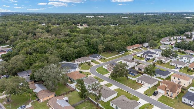 427 CIERRA OAKS CIRCLE, Lady Lake, FL 32159