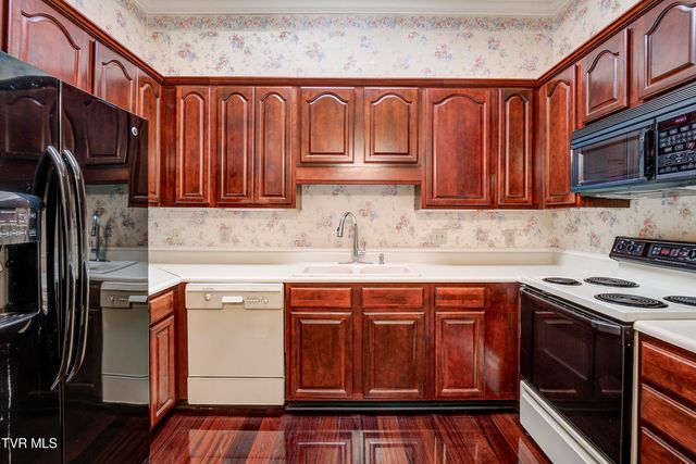 2734 East Oakland Avenue D33, Johnson City, TN 37601