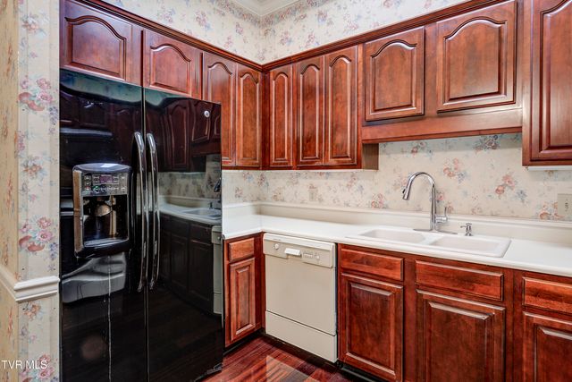 2734 East Oakland Avenue D33, Johnson City, TN 37601