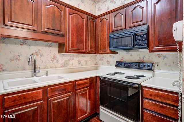 2734 East Oakland Avenue D33, Johnson City, TN 37601