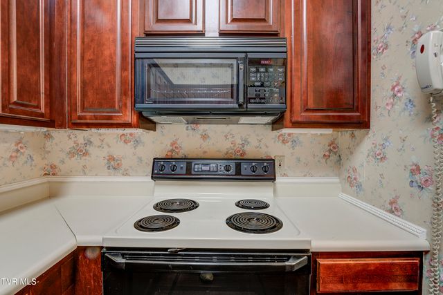 2734 East Oakland Avenue D33, Johnson City, TN 37601