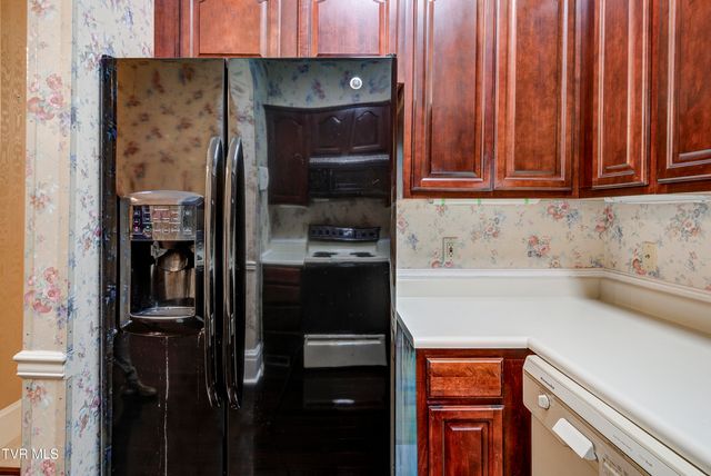 2734 East Oakland Avenue D33, Johnson City, TN 37601