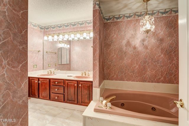 2734 East Oakland Avenue D33, Johnson City, TN 37601