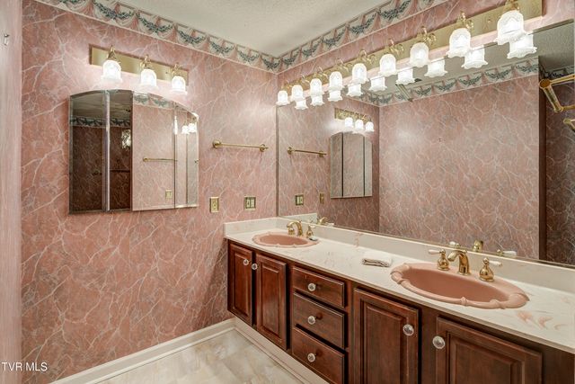 2734 East Oakland Avenue D33, Johnson City, TN 37601