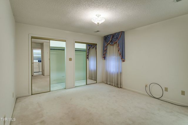 2734 East Oakland Avenue D33, Johnson City, TN 37601