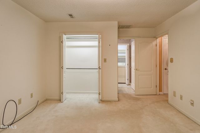 2734 East Oakland Avenue D33, Johnson City, TN 37601