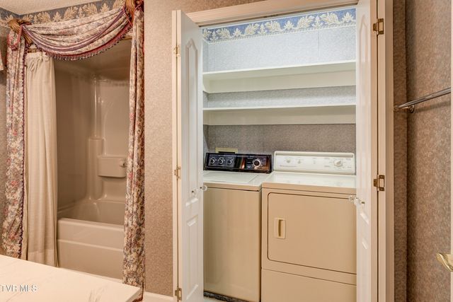 2734 East Oakland Avenue D33, Johnson City, TN 37601