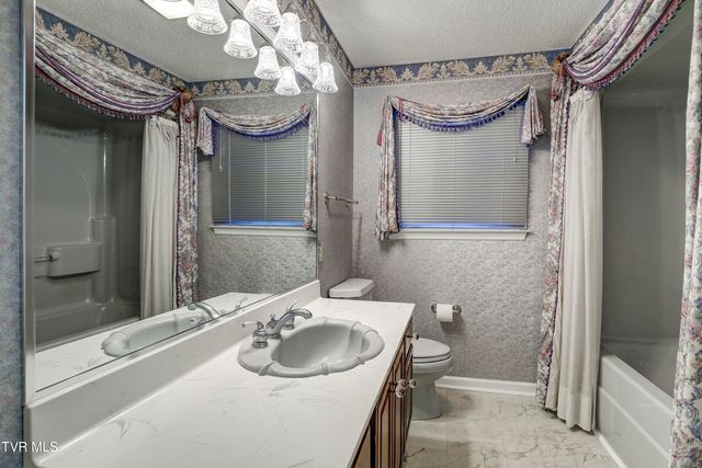 2734 East Oakland Avenue D33, Johnson City, TN 37601