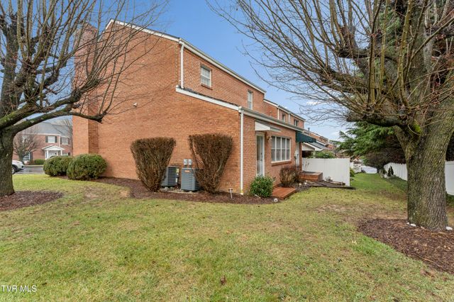 2734 East Oakland Avenue D33, Johnson City, TN 37601