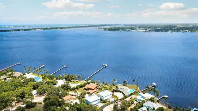 1013 NE Orange Avenue, Jensen Beach, FL 34957