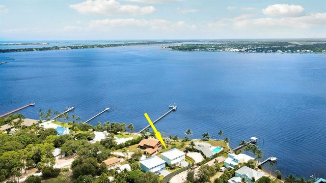 1013 NE Orange Avenue, Jensen Beach, FL 34957