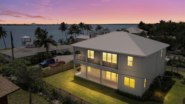 1013 NE Orange Avenue, Jensen Beach, FL 34957