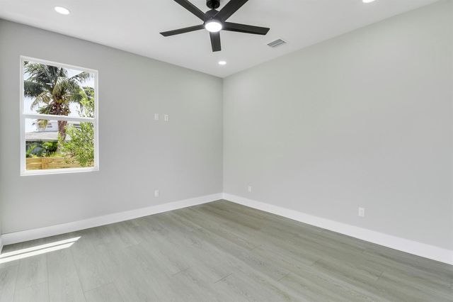 1013 NE Orange Avenue, Jensen Beach, FL 34957