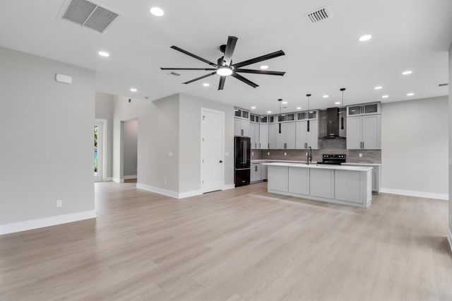 1013 NE Orange Avenue, Jensen Beach, FL 34957