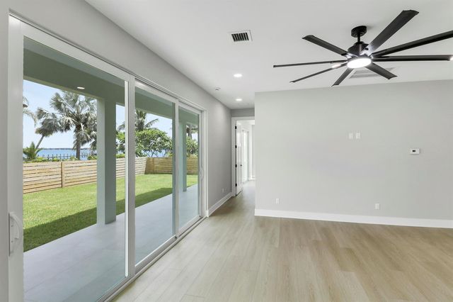 1013 NE Orange Avenue, Jensen Beach, FL 34957