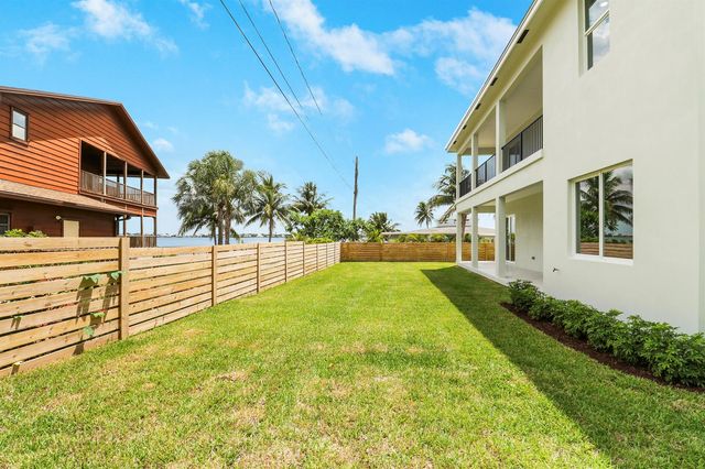 1013 NE Orange Avenue, Jensen Beach, FL 34957