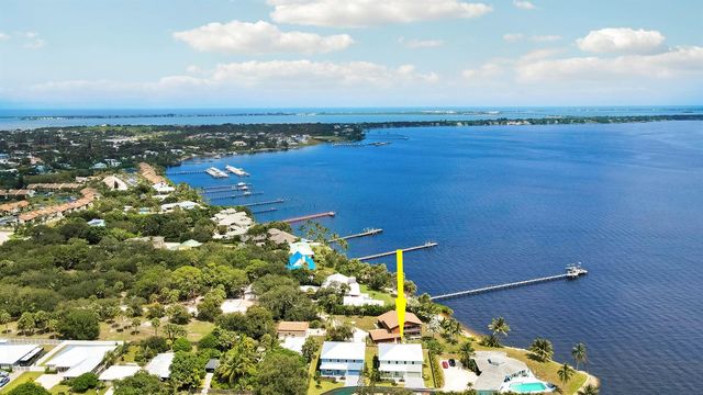 1013 NE Orange Avenue, Jensen Beach, FL 34957