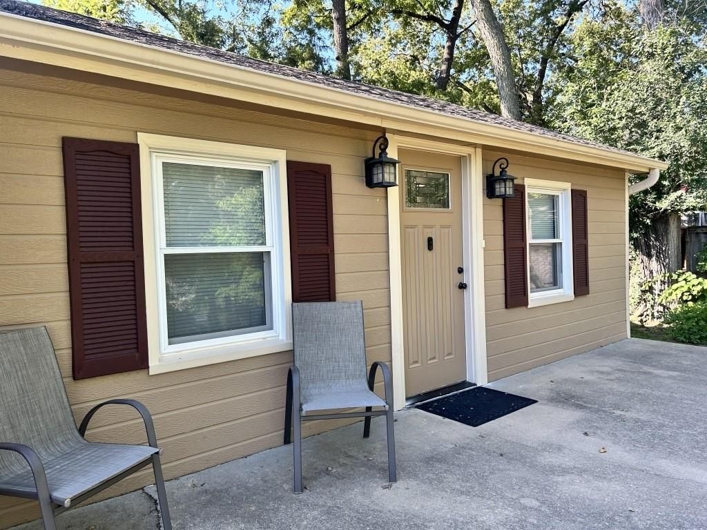 5220 Hayes Street, Merriam, KS 66203