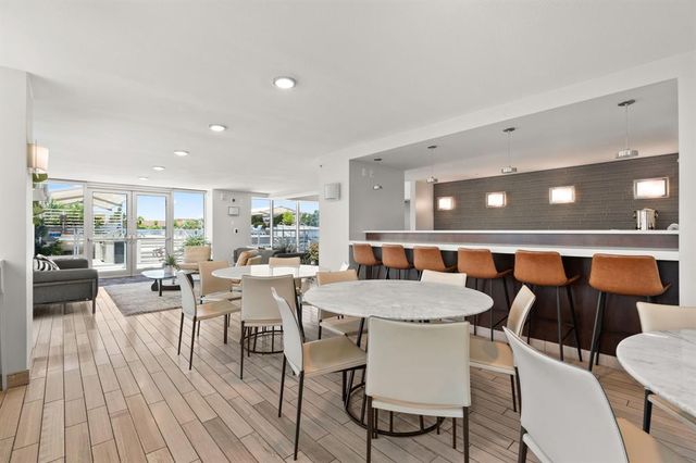 300 Bowie ST 902, Austin, TX 78703