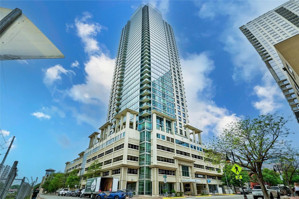 300 Bowie ST 902, Austin, TX 78703