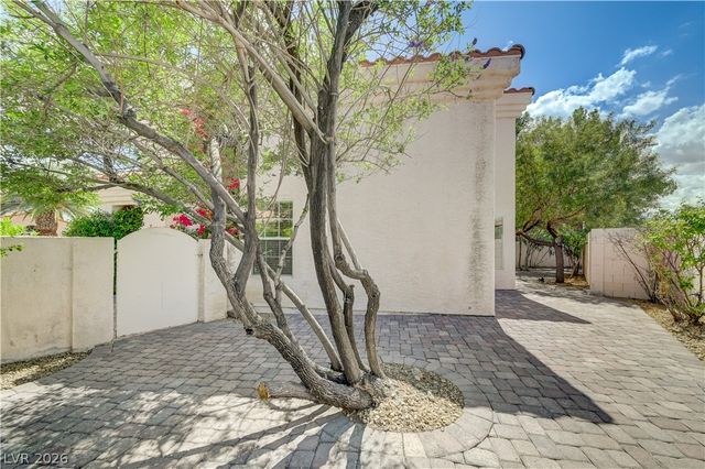 8208 Renfrew Drive, Las Vegas, NV 89145