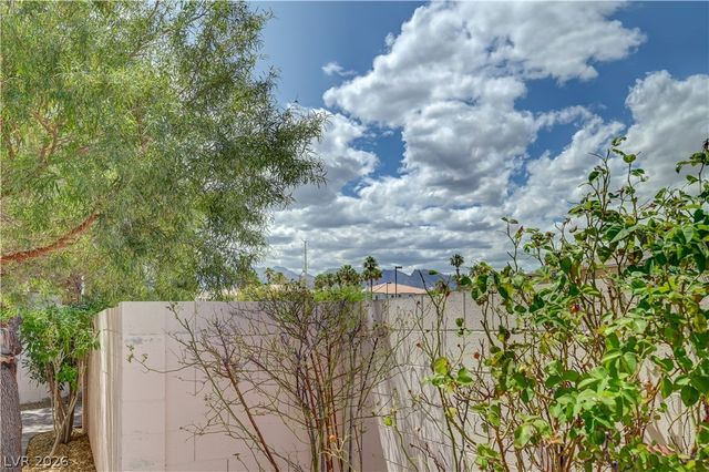 8208 Renfrew Drive, Las Vegas, NV 89145