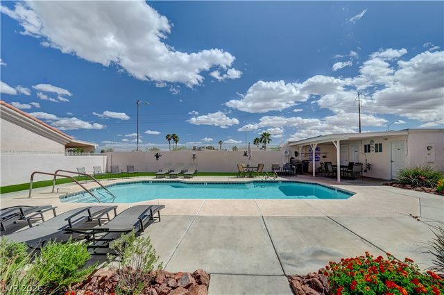 8208 Renfrew Drive, Las Vegas, NV 89145