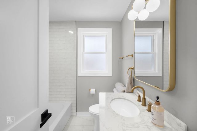 9133 Oak Park Avenue, Morton Grove, IL 60053