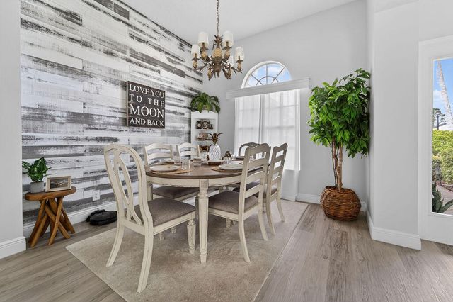 527 NW Bellworth Place, Jensen Beach, FL 34957