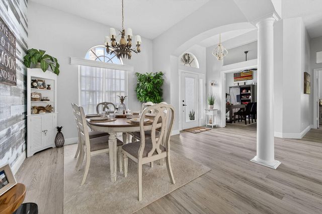 527 NW Bellworth Place, Jensen Beach, FL 34957