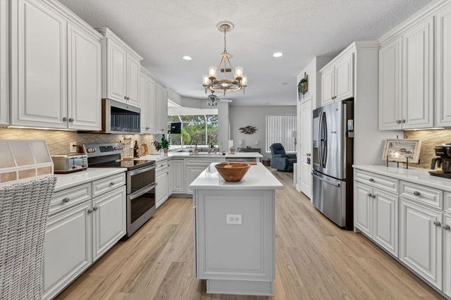 527 NW Bellworth Place, Jensen Beach, FL 34957