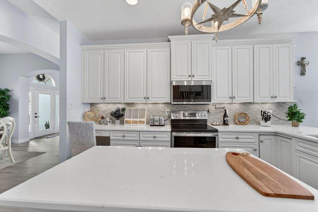 527 NW Bellworth Place, Jensen Beach, FL 34957