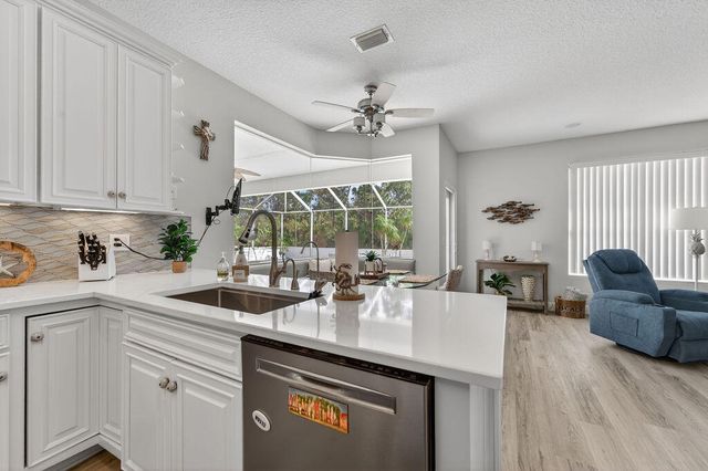 527 NW Bellworth Place, Jensen Beach, FL 34957